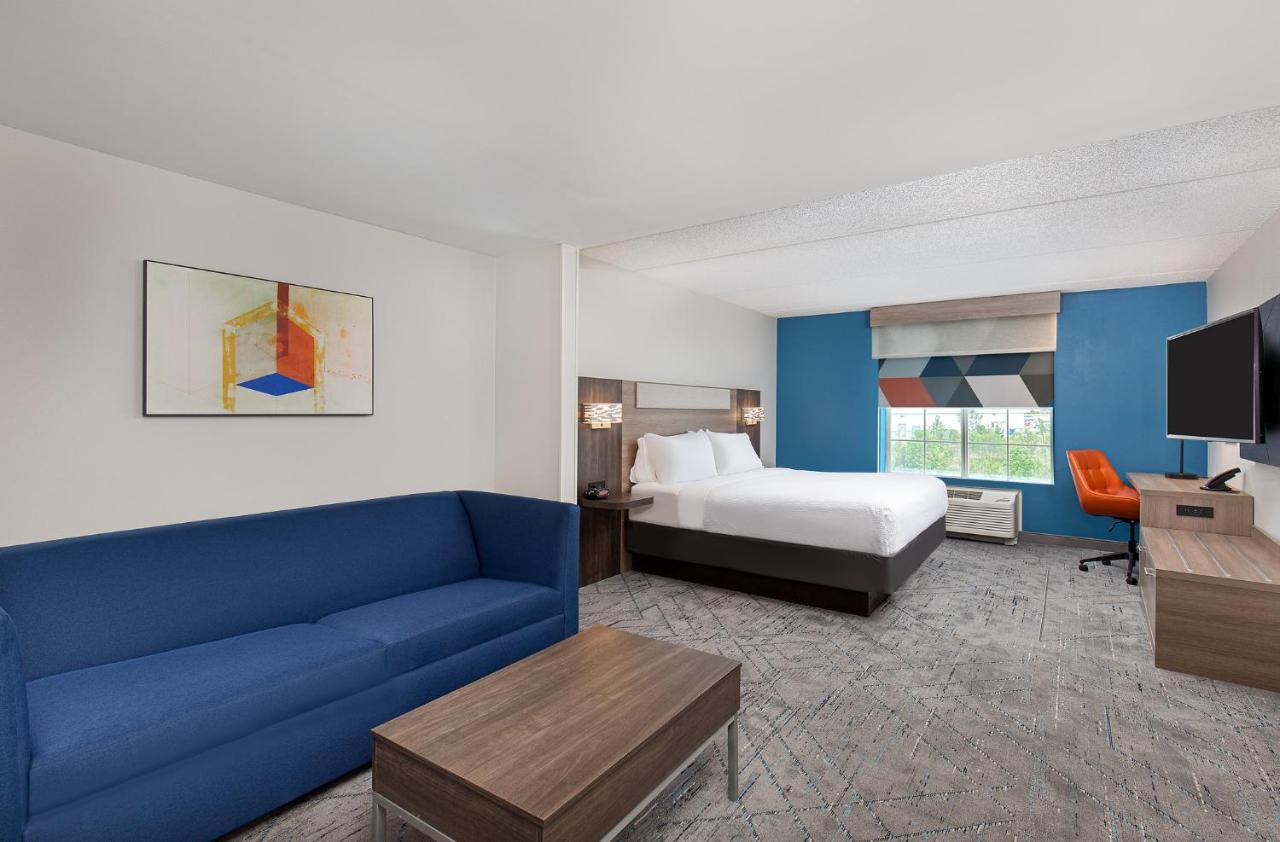 Holiday Inn Express & Suites Columbus At Northlake By Ihg Exterior foto